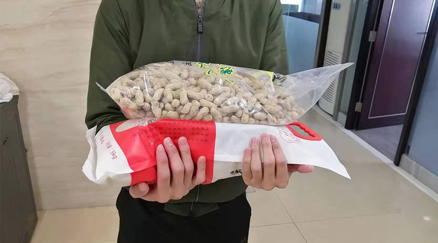 新春關(guān)懷 禮滿(mǎn)情暖！金環(huán)電器給員工發(fā)年貨