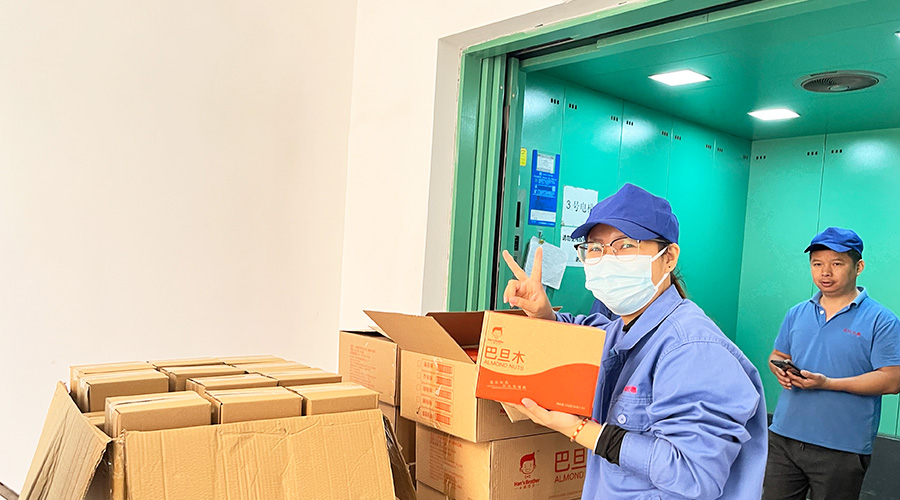 喜笑顏開(kāi)！三八婦女節  金環(huán)電器發(fā)放禮品暖人心