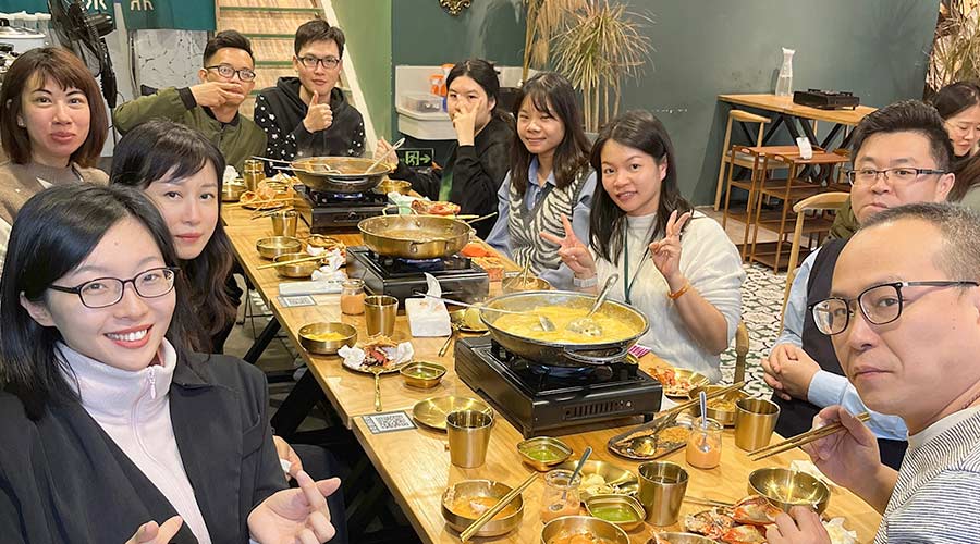 寒冬暖心！金環(huán)電器銷(xiāo)售部組織火鍋團建沖刺2022